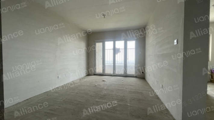 小区位于高尔夫别墅里 看房方便 安保措施齐全-客厅