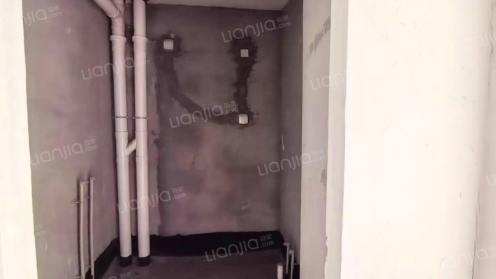 满二，两居室，集中供暖，采光好，优质房源！-卫生间