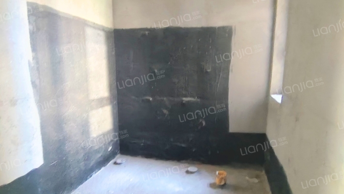 南北通透的大三居 134平 两个卫生间 一层 带院-卫生间A