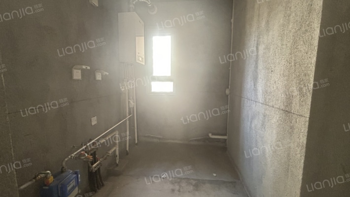 房子是南北通透的，通风效果好，采光没有遮挡-厨房