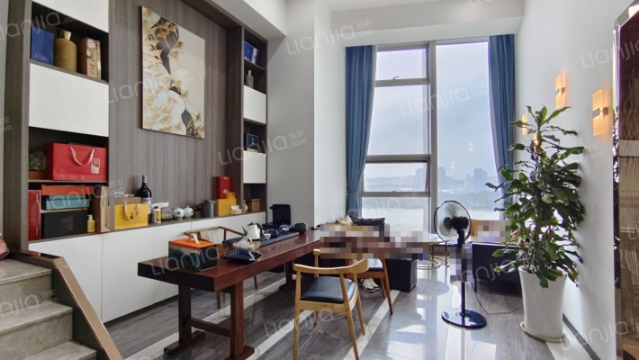 融信中心二手房实景图