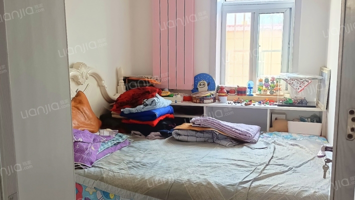 本小区是十八局三处家属院，单位建房，停车方便-卧室C