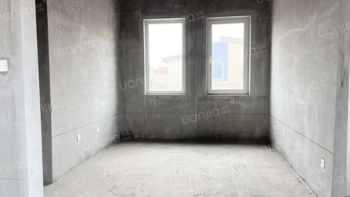 哈弗小镇联排别墅，低于开发商价格，房本满二诚意出售-卧室E