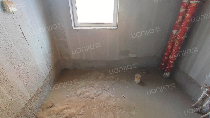 大3居 毛坯 中层 前面没有楼 南北通透 看房有钥匙-卫生间