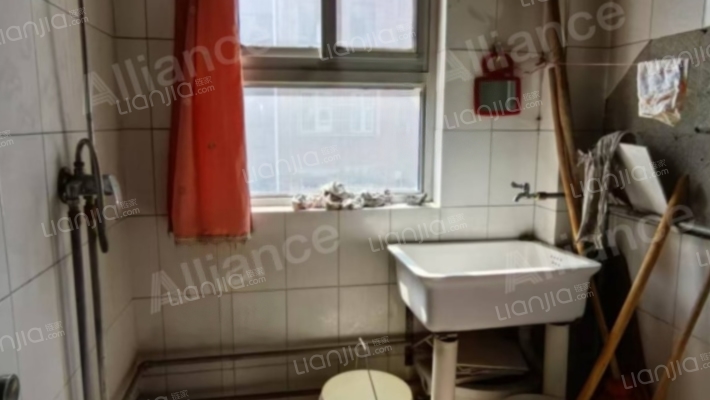 全南两居  低楼层  七十年大产权-淋浴间