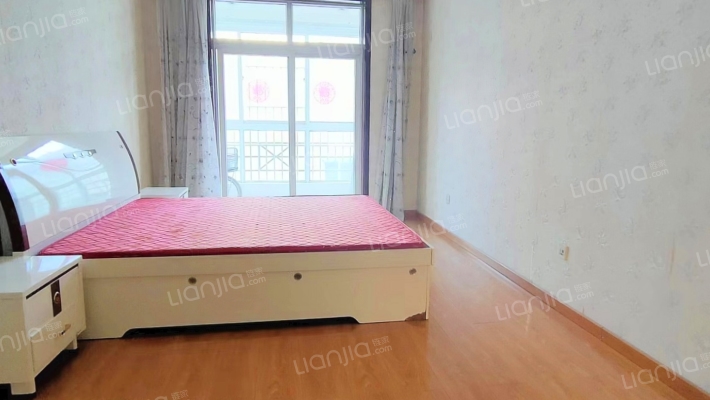 德信公园 旁板楼社区，三阳开泰户型，满五唯一-卧室A