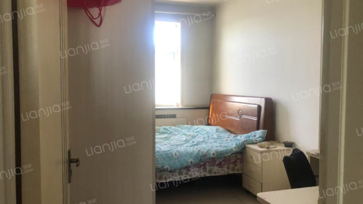 南北通透格局好，中间楼层，集中供暖，配套齐全-卧室A