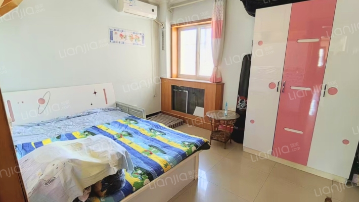 开发区优质大三居，客厅，主卧朝阳，双卫，带地下室。-卧室B