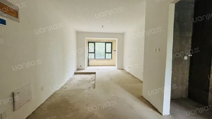 此房是下跃户型 房本满二 着急出售-客厅