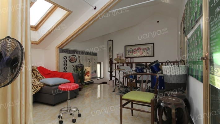 此房满五唯一 南北通透 带汗蒸房 全天采光-客厅B