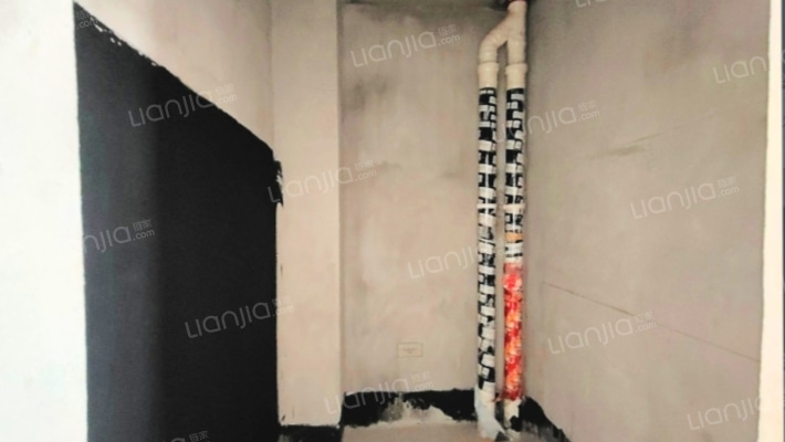 桃园区 高层带电梯 有车位 地下室 南北通透三居-卫生间B