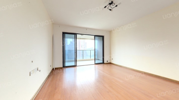 京武浪琴山二手房实景图