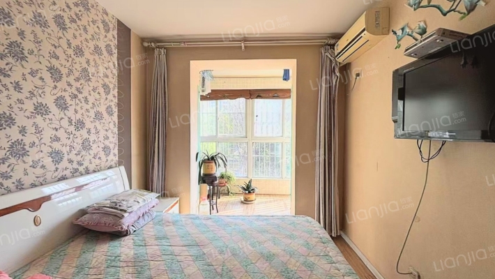 房子干净整洁   格局方正    采光全天-卧室A