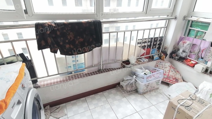 天保郦景社区为南北两排九栋高层，电梯板式精英寓所-阳台