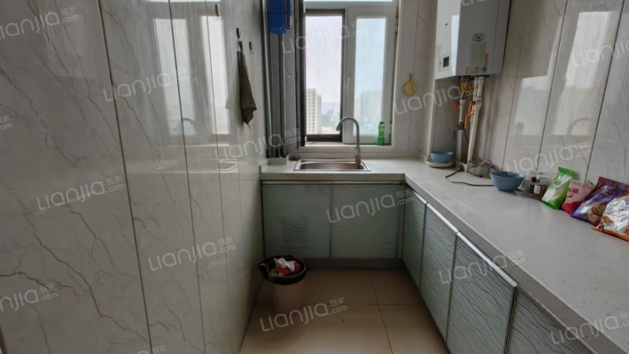 精装修两居，位置好，中间好楼层。-厨房