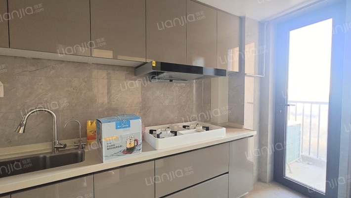 中船的房子，全南两居三阳开泰，中间楼层全天无遮挡-厨房