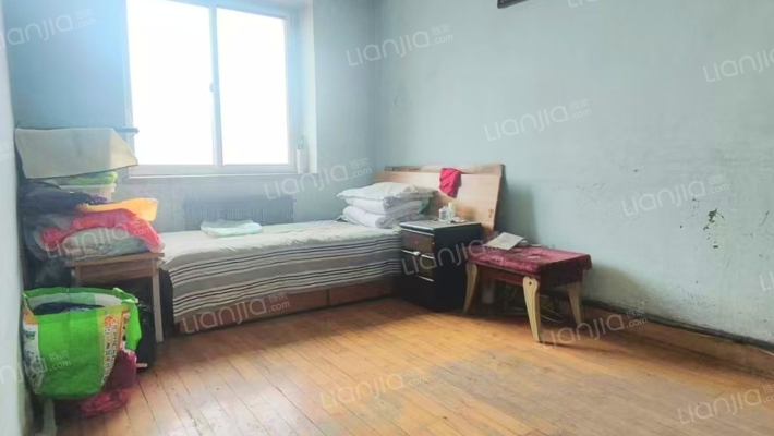 水泥住宅二手房实景图