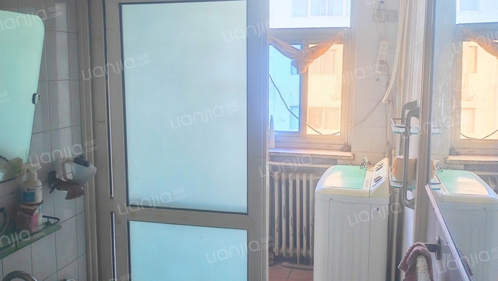 满五唯一，三阳开泰户型，集中供暖，-卫生间