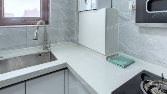 精装修，西向大开间，中高楼层，采光好，视野开阔-厨房