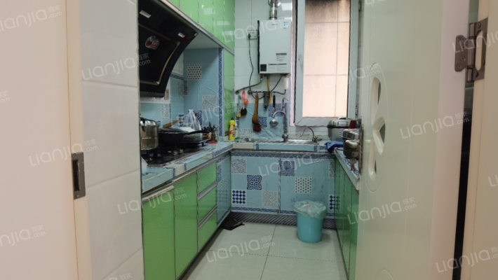 水岸花城小区精装修两居室，全阳户型，大社区集体供暖-厨房