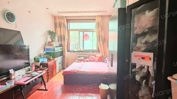 研制厂  南北通透三居室  业主诚意出售-卧室B