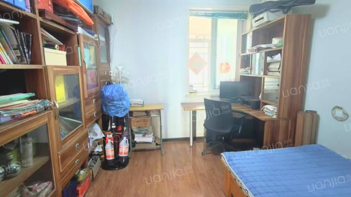 集体供暖...精装修自住 出门就是公园-卧室B