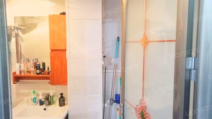 此房南北通透户型，采光好，社区停车方便-卫生间