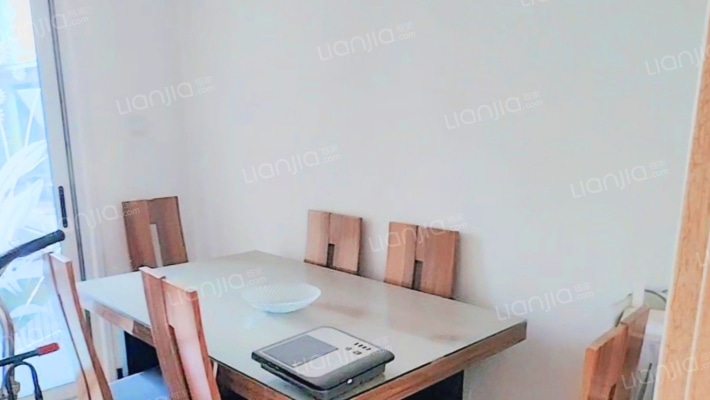 德信公园南侧 电梯房 两梯两户 南北通透三居-餐厅