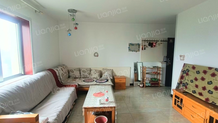 水岸花城，社区集体供暖，交通便利-客厅