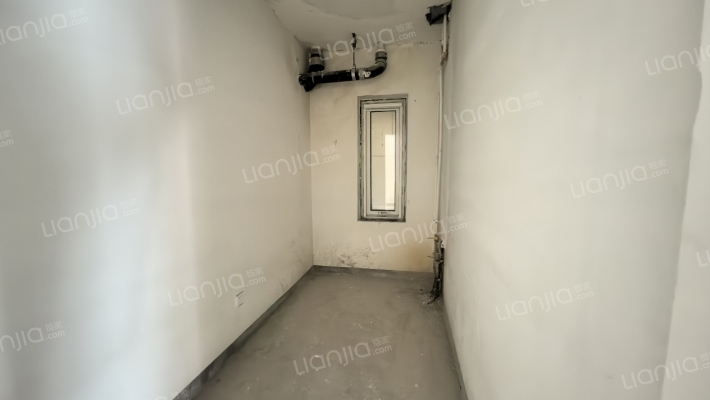 K2狮子城北区 4室2厅 南-储物间