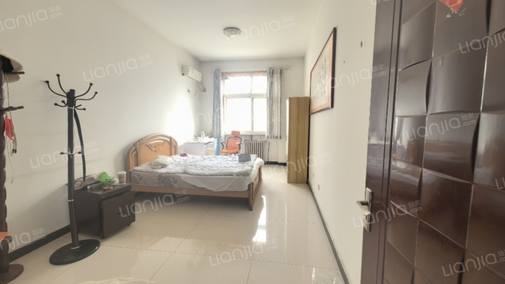 此房本满五 税费低 ，格局 通风性好 ，采光很好。-卧室A