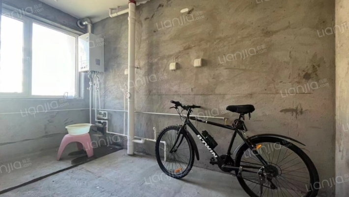 开发区 钻石广场  南北通透两居室  中上楼层-厨房