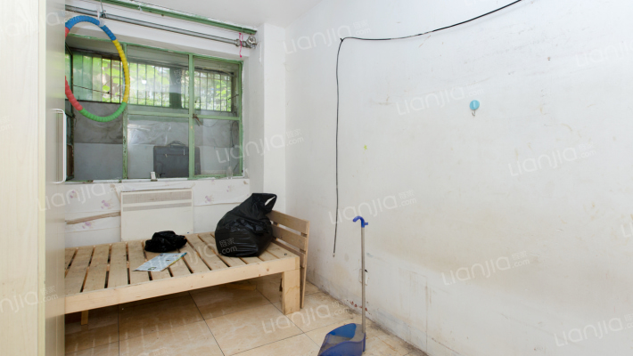 全朝南的半地下室 做了防水 采光还可以 北京朝阳垡头金蝉北里21号院二手房 北京链家