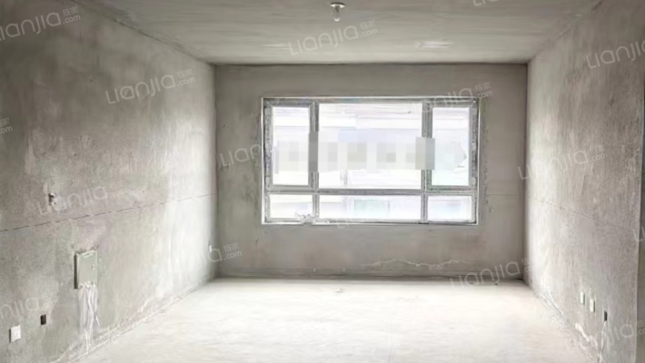 亚泰凇山湖二手房实景图