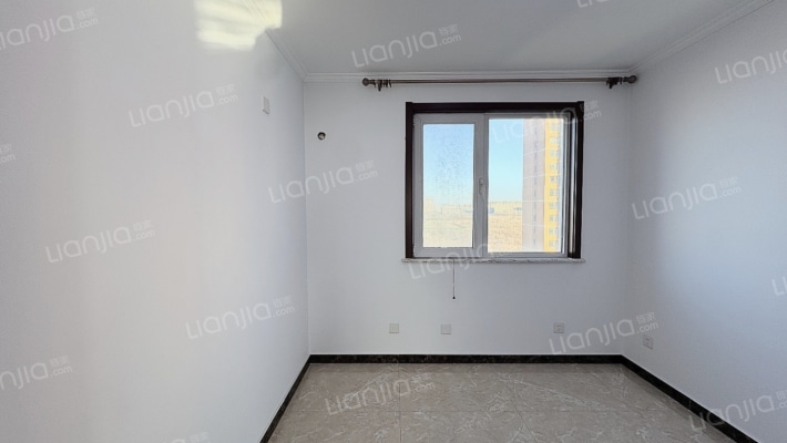 从幼儿园到高中师资充足，教学品质优.-卧室B