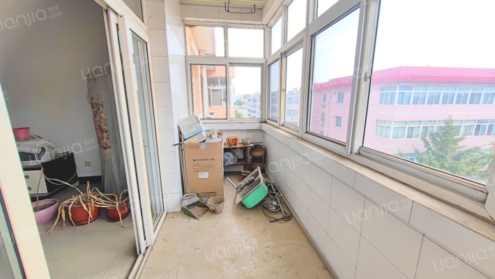 宜佳旺广场北边 南北通透大三居 单价3800 就是便宜-阳台