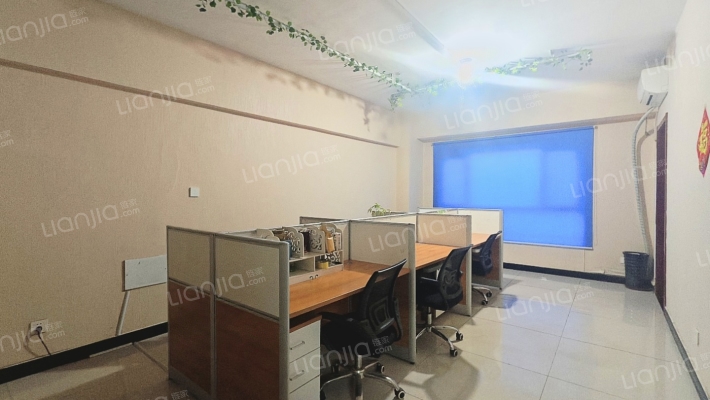 鸿德园三居  南北通透  出租中-客厅