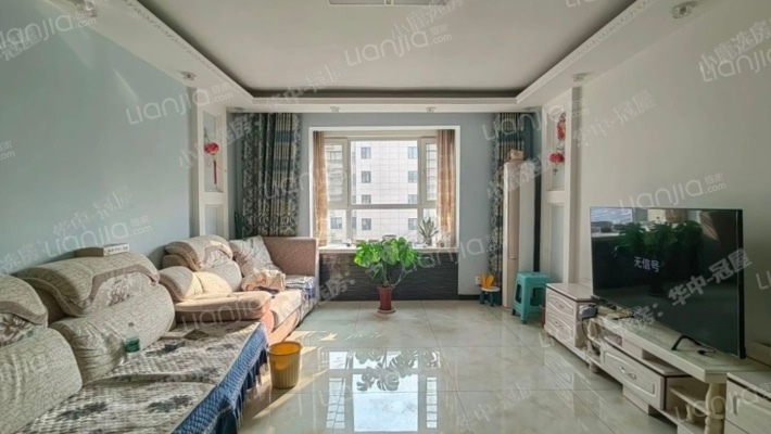 水岸花城大三居，南北通透，户型方正，采光视线很好-客厅