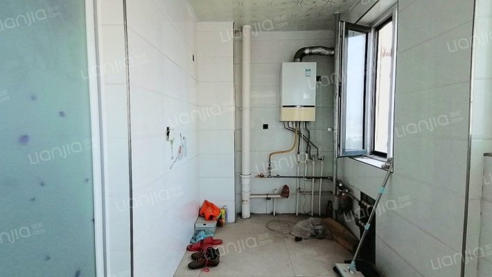 火车站 南北通透两居 精装 看房方便 房本在手-厨房