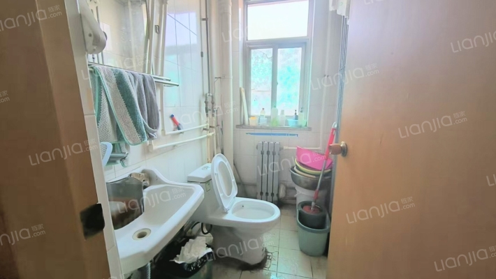 涿州开发区东兴南街南北两居室简单装修满五年-卫生间