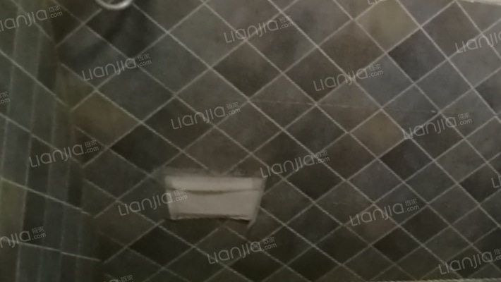 中间楼层，小区适合各个年龄段。环境好，生活便利。-卫生间