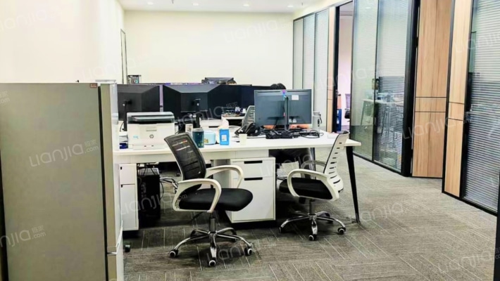 绿地蓝海大厦二手房实景图