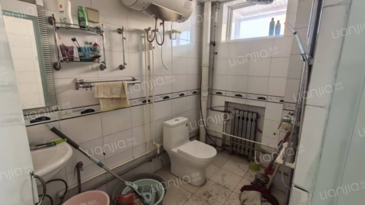 此房满五 南北通透格局 交通便利 配套齐全-卫生间