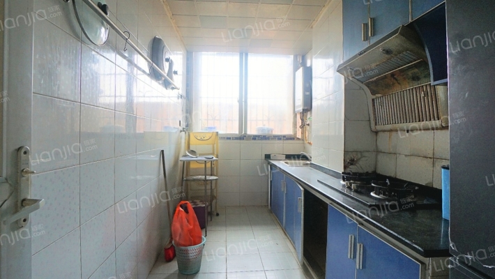 江北鼎业兴城B区 中间楼层 钢混结构三楼 带个小房间-厨房