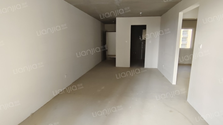 房子是南北通透的，通风效果好，中间楼层，-客厅