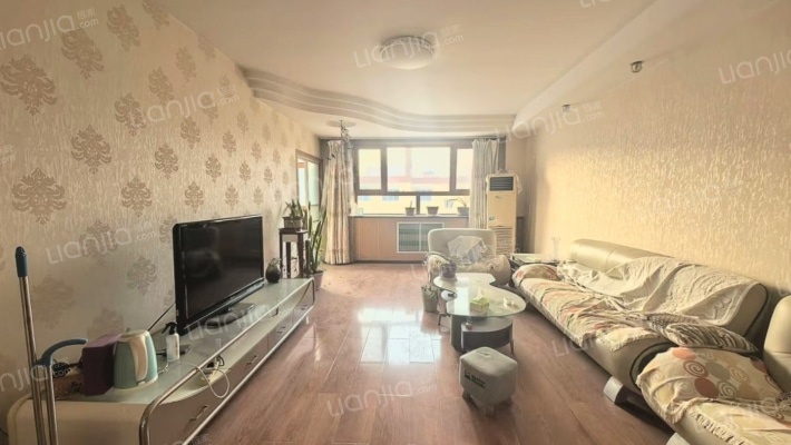 南北通透  房本满五  一梯两户 集中供暖-客厅
