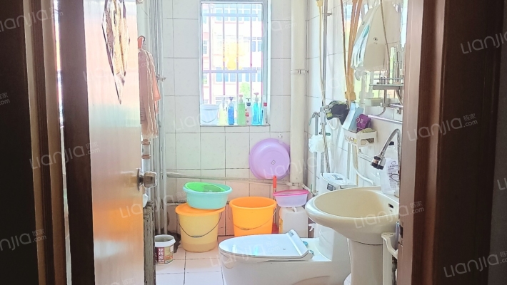 七十年大产权   南北通透户型  公摊小-卫生间