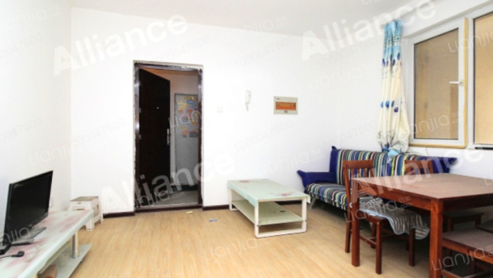 楼层好 视野宽阔 采光充足 ，交通便利-客厅