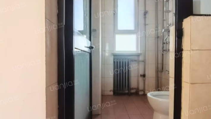 南北通透板楼 公摊小 证满税低-卫生间