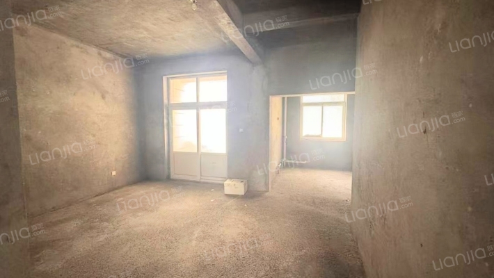 双拼别墅，房本满五唯一，户型好，宽敞通透，居住舒适-餐厅